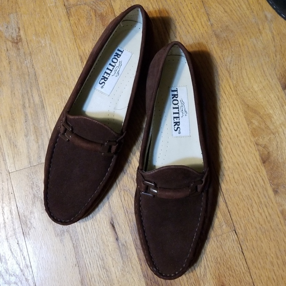 Trotters brown suede loafers